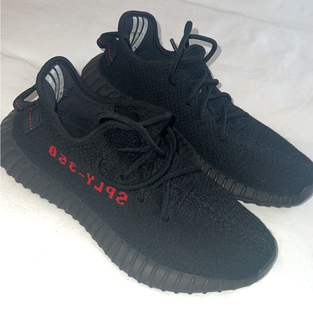 Adidas Yeezy Boost 350 V2 . They are like brand new only wore them like 4 times.